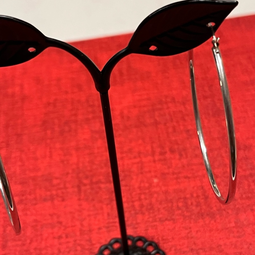 PRE-LOVED AUTHENTIC 14K WHITE GOLD HOOP EARRINGS - Picture 10 of 17
